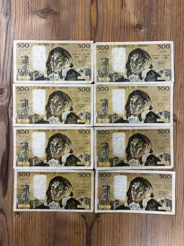 Lot de 8 billets de 500 Francs Pascal. 2 x 1968, 1 x 1974, 1 x 19...