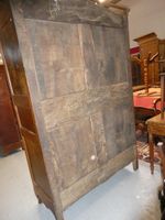 Armoire en merisier et châtaignier moulurés, corniche à chap… (photo 5)