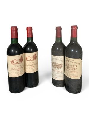 trois bouteilles de vin rouge sont posées les unes à côté des autres sur une surface blanche