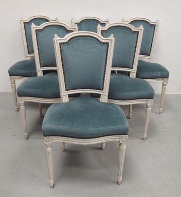 lot de six chaises de salle à manger de style français avec assises rembourrées bleues