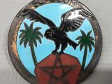 une image représentant un insigne orné d'un aigle au-dessus d'une étoile