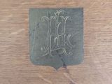 a metal stamp with the letter h on it