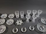 a lot of glass items that are on the table