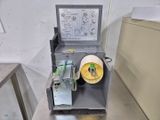 l'image d'une machine posée sur une table