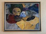 un tableau accroché au mur d'une pièce où se trouve un tableau représentant une femme