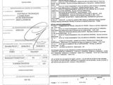 une photo en noir et blanc d'un document sur lequel figure la photo d'une personne