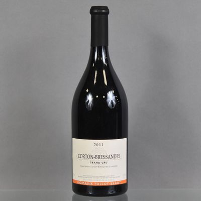 a bottle of wine that is sitting on a table