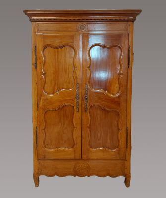 armoire ancienne en bois à deux portes et deux tiroirs
