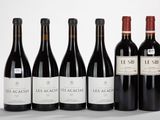 six bouteilles de vin rouge alignées
