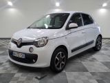 la photo d'une petite voiture blanche garée dans un garage