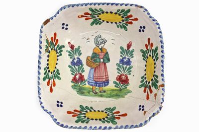 MALICORNE Saladier en terre cuite émaillée polychrome à déco…