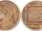 gros plan d'une pièce de monnaie sur laquelle figure un visage de femme