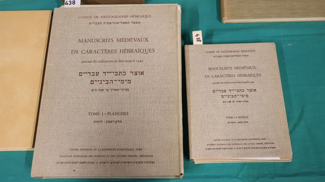 Manuscrits médiévaux en caractères hébraIques portant des indicat...