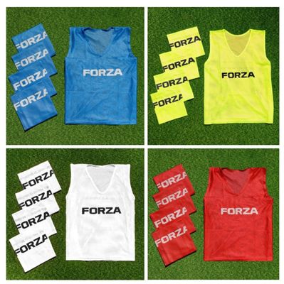 quatre modèles différents de t-shirts portant l'inscription « forza »