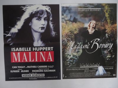 deux affiches de cinéma représentant une femme en robe noire et une femme en robe blanche