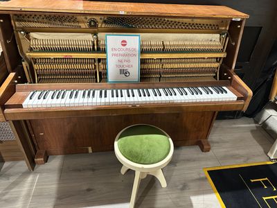 Piano droit d'occasion en cours de restauration. - Photo 1