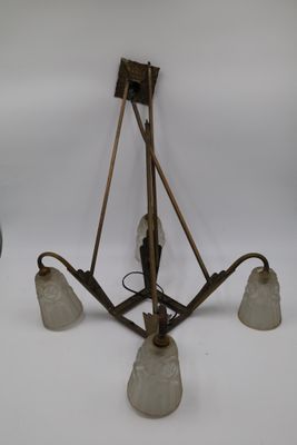 Lustre en bronze et laiton, à quatre tiges soutenant un cadr…