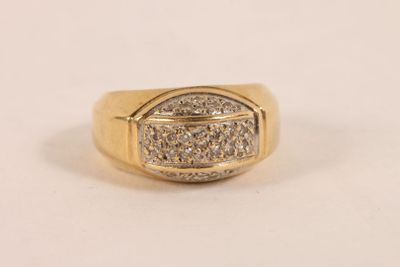 Bague en or jaune 750 ‰ sertie d'un pavage de petits diamant… - Photo 1