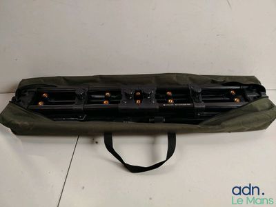 un gros plan sur un sac contenant tout un tas de piles