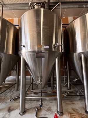 1 cuve à fermentation HEM 2000 L