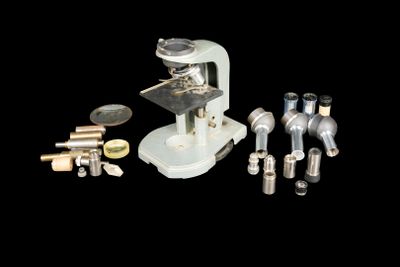 Microscope de laboratoire et d’enseignement, Nachet France, …