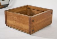 208 Jardinière en bois. (photo 4)