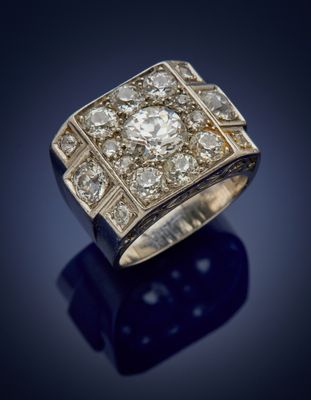 an art deco diamond and gold ring