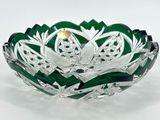 bol en verre vert orné d'un motif à la feuille d'or sur le dessus
