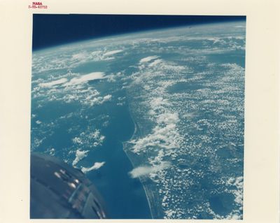 vue de la Terre depuis la station spatiale, avec l'océan en arrière-plan