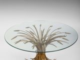 une photo d'une table en verre sur laquelle se trouve un arbre