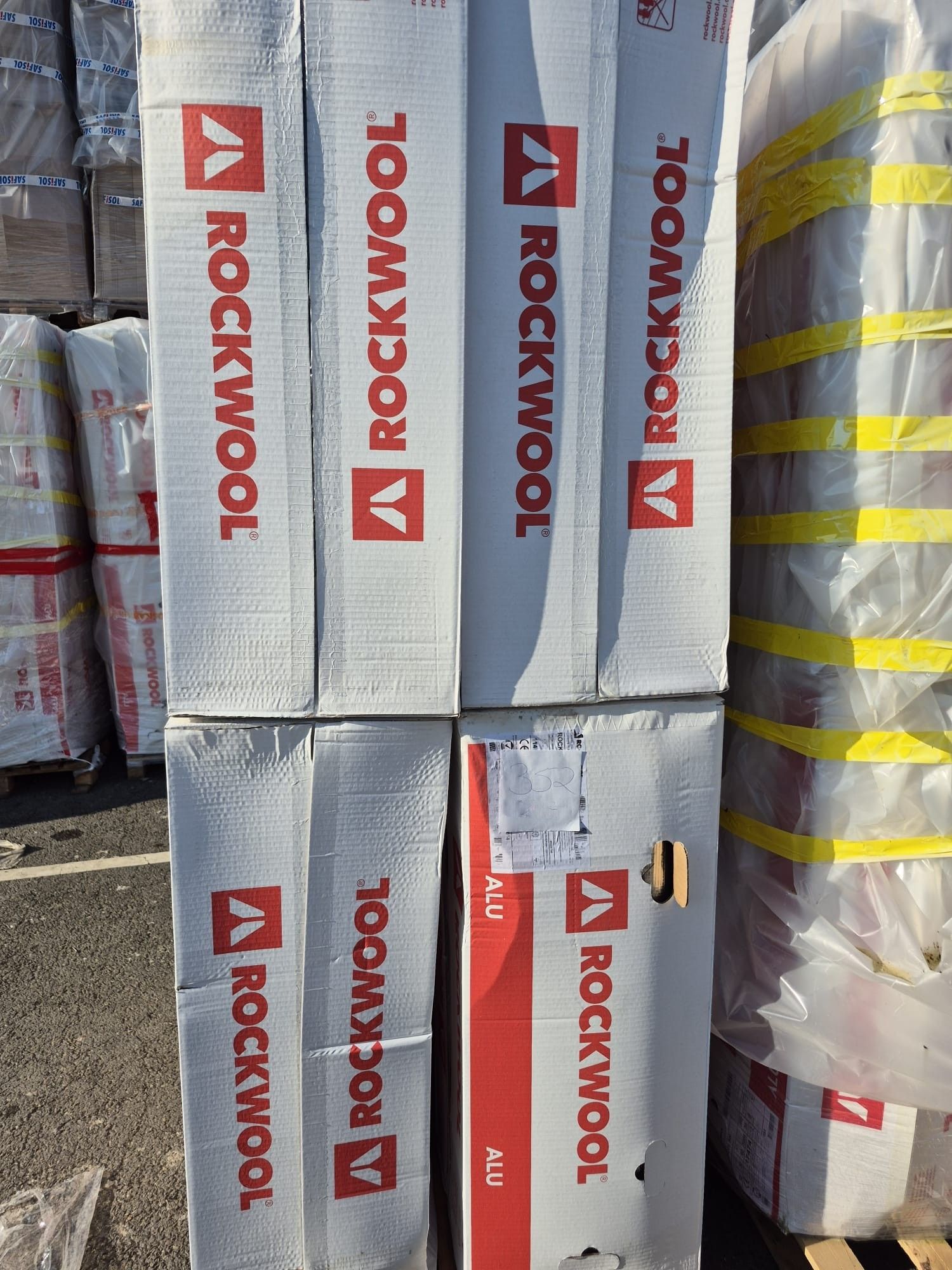 Lot d'environ 240ml de rouleux de isolant alu marque Rockwoo…