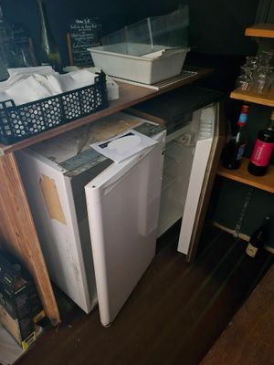 SUR DÉSIGNATION 2 réfrigérateurs table-tops usagés