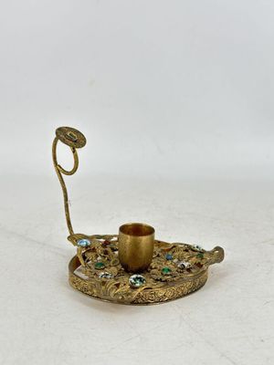 bougeoir plaqué or orné de pierres vertes et blanches
