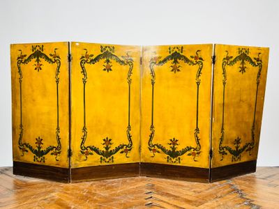 une image représentant un paravent jaune orné de motifs élaborés