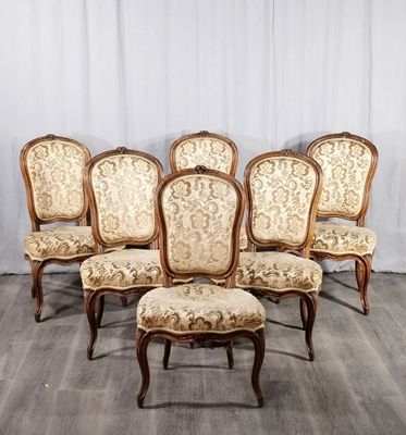 lot de six chaises de salle à manger de style français avec assises rembourrées