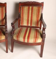 Suite de six fauteuils en acajou et placage d’acajou à dossi… (photo 4)