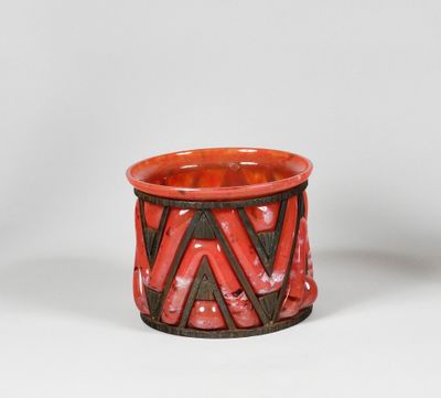 Cache-pot cylindrique en verre rouge des années 1920