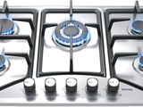 quatre brûleurs sur la plaque de cuisson de la cuisinière
