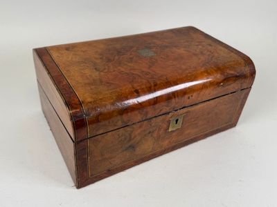 Écritoire de voyage en bois et marqueterie, le couvercle à d… - Photo 1