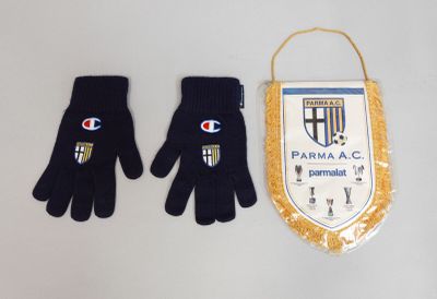 PARMA A.C. 2000 / 2001 Paire de gants Champion et fanion Par…