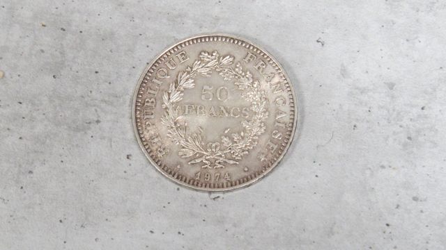 Une pièce de monnaie en argent 50 francs Hercule 1974