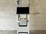 une image représentant un dispositif médical posé sur un chariot