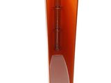 un thermomètre mural orange sur lequel est fixé un thermomètre