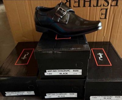 Lot de 12 paires de chaussures en boites du 29 au 37 vernis …