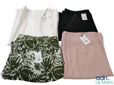 trois paires de pantalons pour femme, une chemise blanche et une jupe verte et rose