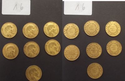 deux photos montrant un tas de pièces d'or posées sur une table