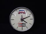 une horloge sur laquelle est inscrit le mot « champion »