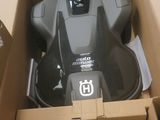 une boîte avec une télécommande à l'intérieur