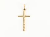pendentif croix plaqué or avec un crucifix sur fond blanc