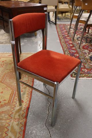 VINTAGE – Chaise, structure en métal chromé et garnie de velours ...